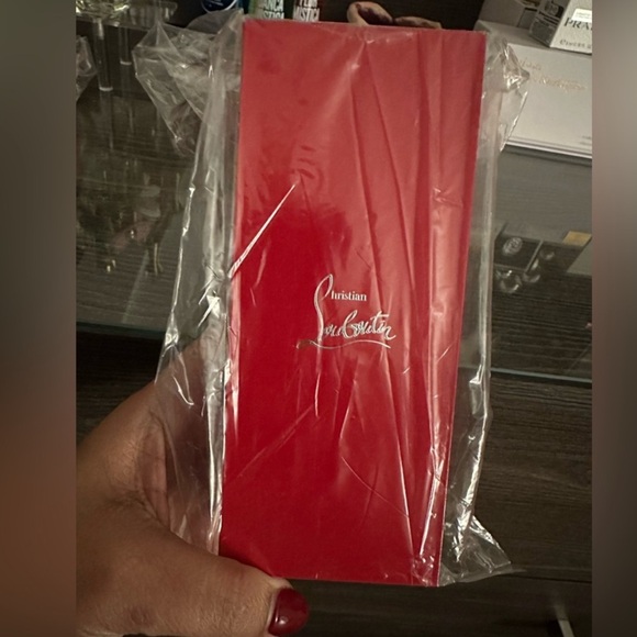 Christian Louboutin Rouge Louboutin Matte Fluid Lip Color: Aimanta 002F - Picture 13 of 14